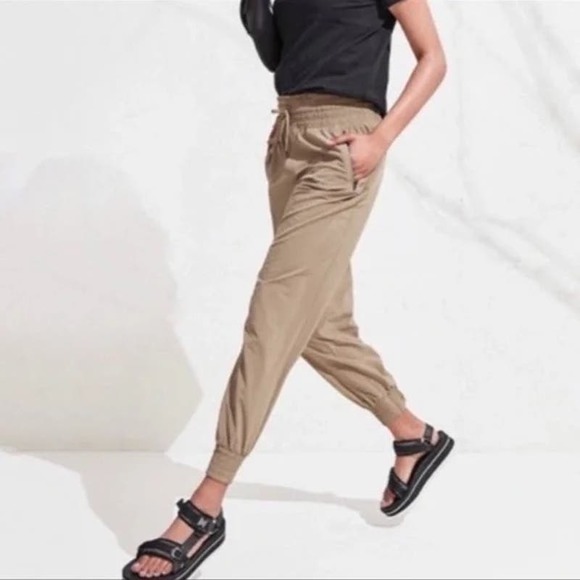 3 FOR $50! 🎁 ATHLETA Camden Jogger in Brownstone Beige Womens Small - Picture 8 of 9